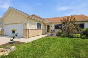 806 Edgerton Dr, Joliet, IL 60435 - Photo 2