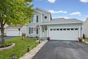 2253 N Stonehedge Ct, Round Lake Beach, IL 60073 - Photo 1