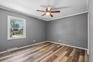 151 E Maple Dr, Glenwood, IL 60425 - Photo 12