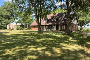 1924 Zion Hill Rd, Centralia, IL 62801 - Photo 2