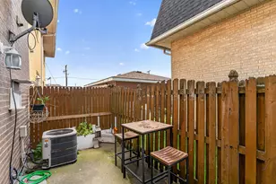 613 E 3rd St, Lockport, IL 60441 - Photo 28