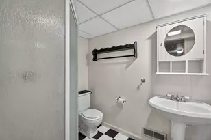 613 E 3rd St, Lockport, IL 60441 - Photo 24