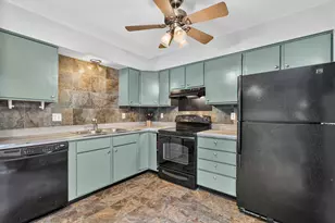 613 E 3rd St, Lockport, IL 60441 - Photo 2