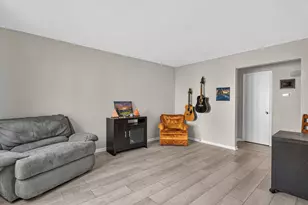 613 E 3rd St, Lockport, IL 60441 - Photo 8