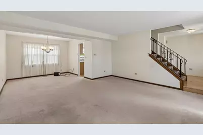 1105 E Point Drive, Schaumburg, IL 60193 - Photo 4