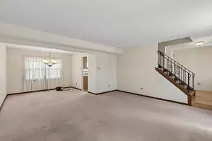 1105 E Point Dr, Schaumburg, IL 60193 - Photo 4