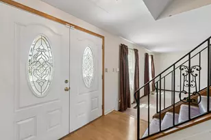 1105 E Point Dr, Schaumburg, IL 60193 - Photo 2