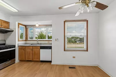 1105 E Point Drive, Schaumburg, IL 60193 - Photo 8