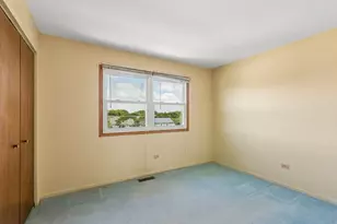 1105 E Point Dr, Schaumburg, IL 60193 - Photo 18