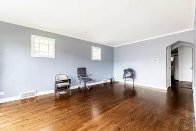 8918 S Merrill Avenue, Chicago, IL 60617 - Photo 4