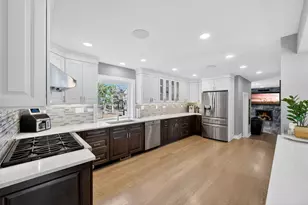 24 W Berkley Dr, Arlington Heights, IL 60004 - Photo 10