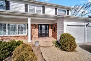 24 W Berkley Dr, Arlington Heights, IL 60004 - Photo 2