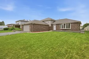 8612 Carriage Ln, Tinley Park, IL 60487 - Photo 2
