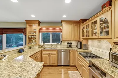 985 Chapel Court N, Glen Ellyn, IL 60137 - Photo 16