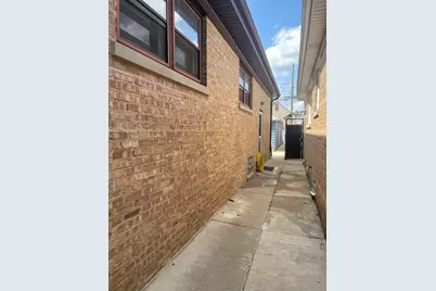4840 W Gunnison Street, Chicago, IL 60630 - Photo 8