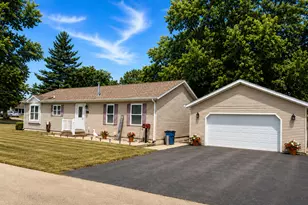 194 Water St, Marseilles, IL 61341 - Photo 1