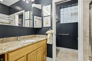 1310 W Roscoe St, Chicago, IL 60657 - Photo 26