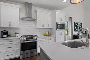 641 Bourbon Ct, Naperville, IL 60565 - Photo 8
