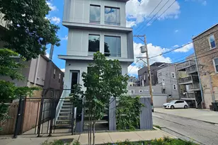 1013 N Honore St, Chicago, IL 60622 - Photo 1