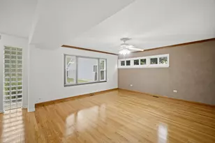114 N Lancaster St, Mount Prospect, IL 60056 - Photo 8