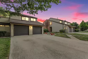 2138 Harbor Town Cir, Champaign, IL 61821 - Photo 10