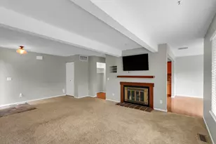 2138 Harbor Town Cir, Champaign, IL 61821 - Photo 4