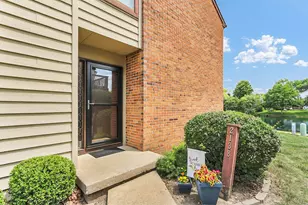 2138 Harbor Town Cir, Champaign, IL 61821 - Photo 2