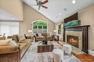 320 N Waynes Ct, Palatine, IL 60067 - Photo 8