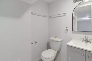 910 W Gunnison St, Chicago, IL 60640 - Photo 6