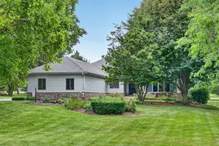 10293 E Hickory Ridge Dr, Rochelle, IL 61068 - Photo 2