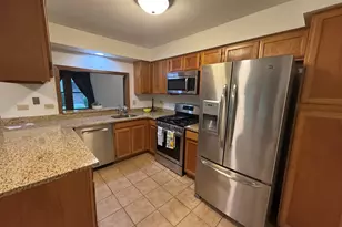 266 Greensboro Ct, Elk Grove Village, IL 60007 - Photo 10