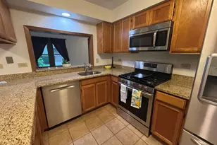 266 Greensboro Ct, Elk Grove Village, IL 60007 - Photo 12