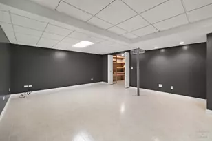 2346 Woodside Ct, Carpentersville, IL 60110 - Photo 26