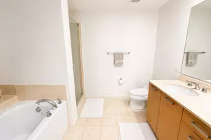 240 E Illinois St, Chicago, IL 60611 - Photo 16