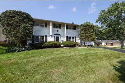 6104 Westgate Court, Woodridge, IL 60517 - Photo 2