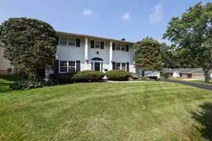 6104 Westgate Ct, Woodridge, IL 60517 - Photo 2