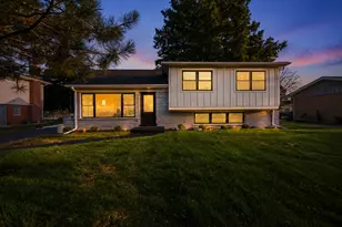 1707 W Martin Ln, Mount Prospect, IL 60056 - Photo 2