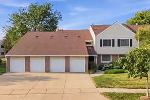 938 Hidden Lake Dr, Buffalo Grove, IL 60089 - Photo 1