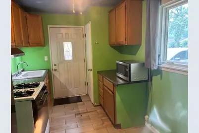 22 Meadowlark Lane, Carpentersville, IL 60110 - Photo 2