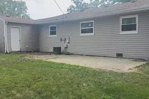 22 Meadowlark Ln, Carpentersville, IL 60110 - Photo 14