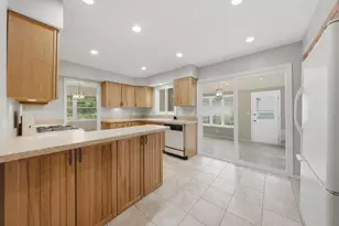 368 Sycamore Dr, Naperville, IL 60540 - Photo 8