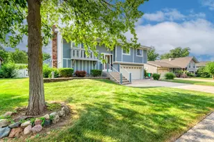 260 Cunningham Ln, Bloomingdale, IL 60108 - Photo 2