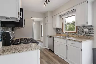 1842 Hawk Lane, Elk Grove Village, IL 60007 - Photo 8