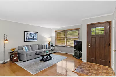 846 Sioux Drive, Elgin, IL 60120 - Photo 2