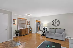846 Sioux Dr, Elgin, IL 60120 - Photo 4