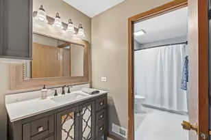 5 W Pheasant Trail, Lake in the Hills, IL 60156 - Photo 12