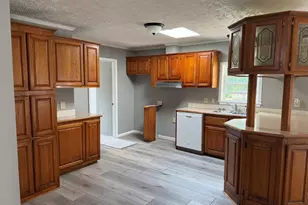 527 W 6th St, Centralia, IL 62801 - Photo 6