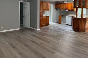 527 W 6th St, Centralia, IL 62801 - Photo 8