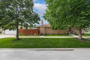 9457 Lawler Ave, Skokie, IL 60077 - Photo 2