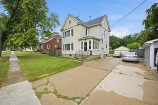 616 S Jefferson St, Woodstock, IL 60098 - Photo 2